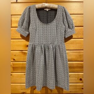 LOFT Petites Black and White Dress with Scoop Neck Size Small